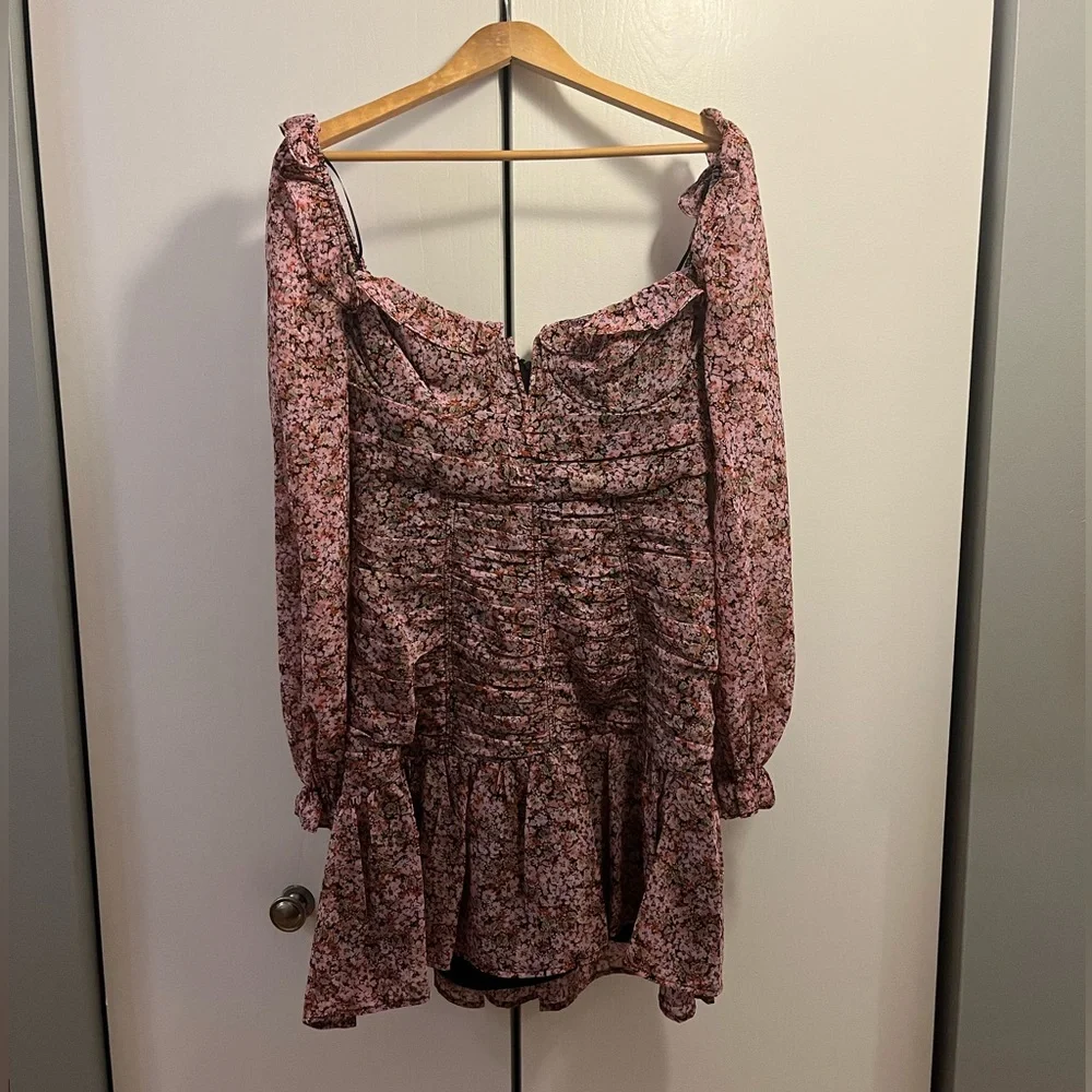 NWT ASTR The Label Smocked Floral Mini Dress - Picture 4 of 7